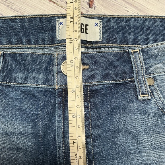 Paige Daryn denim jean shorts in the Izza Deconstructed wash. Size 30. - Picture 8 of 10